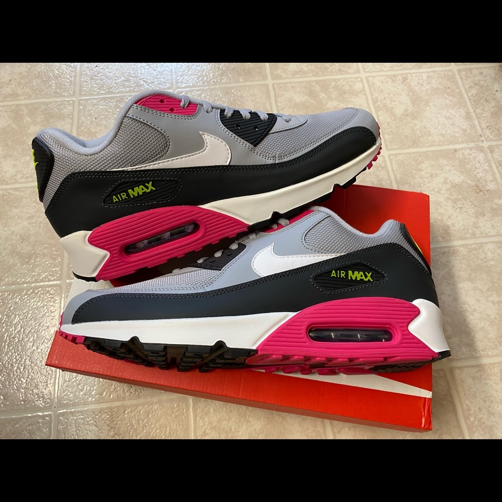 NIKE AIR MAX 90 ESSENTIAL WOLF GREY SIZE 11.5 NEW